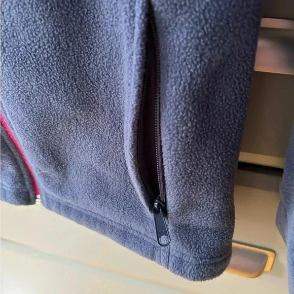 Columbia Women’s Fleece Full Zip Up - Fits like a size medium 8/10 - Picture 7 of 9